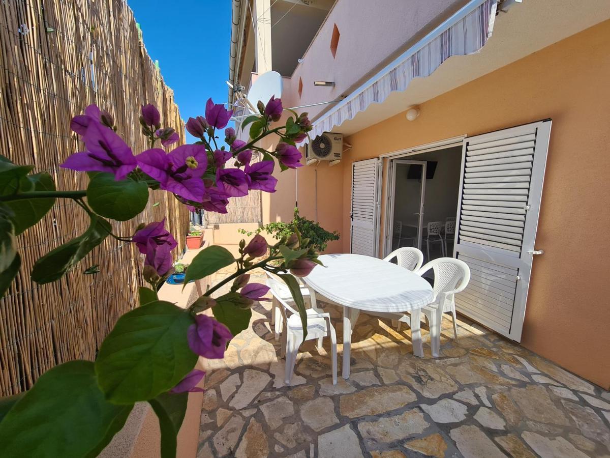 Apartments Barbati Kustići 外观 照片