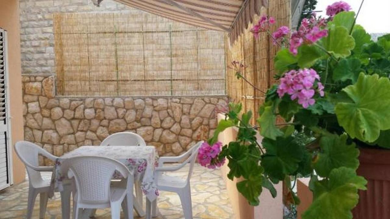 Apartments Barbati Kustići 外观 照片