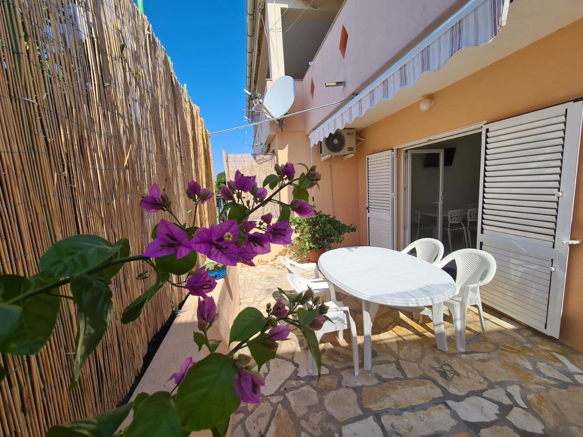 Apartments Barbati Kustići 外观 照片