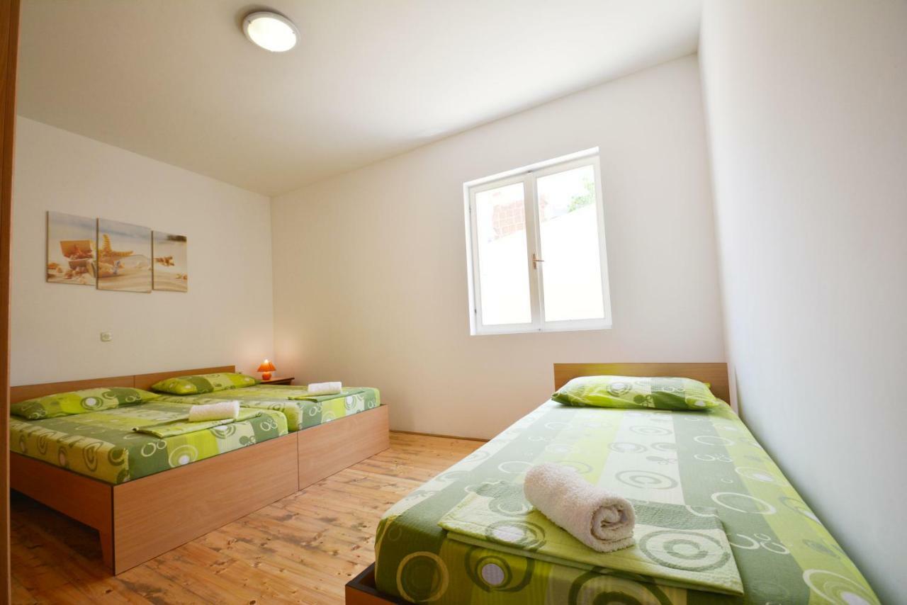 Apartments Barbati Kustići 外观 照片